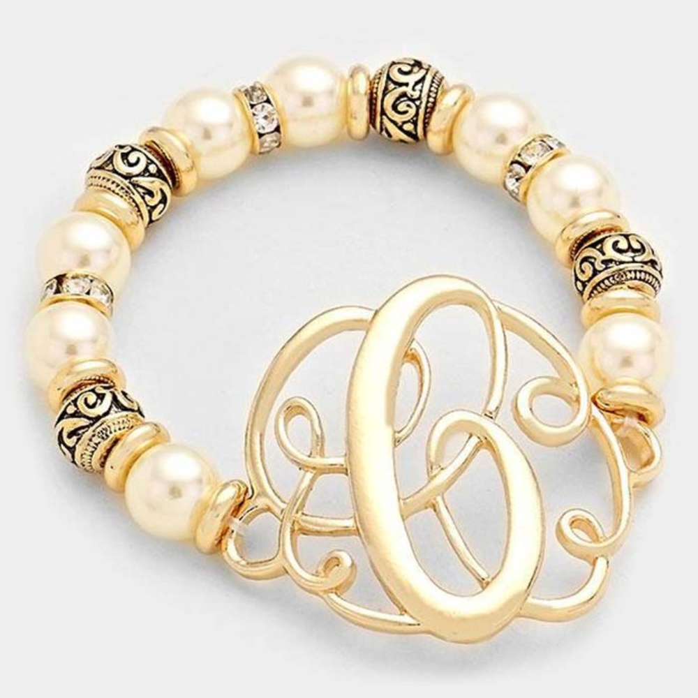 'C' MONOGRAM CHARM PEARL & FILIGREE STRETCH BRACE